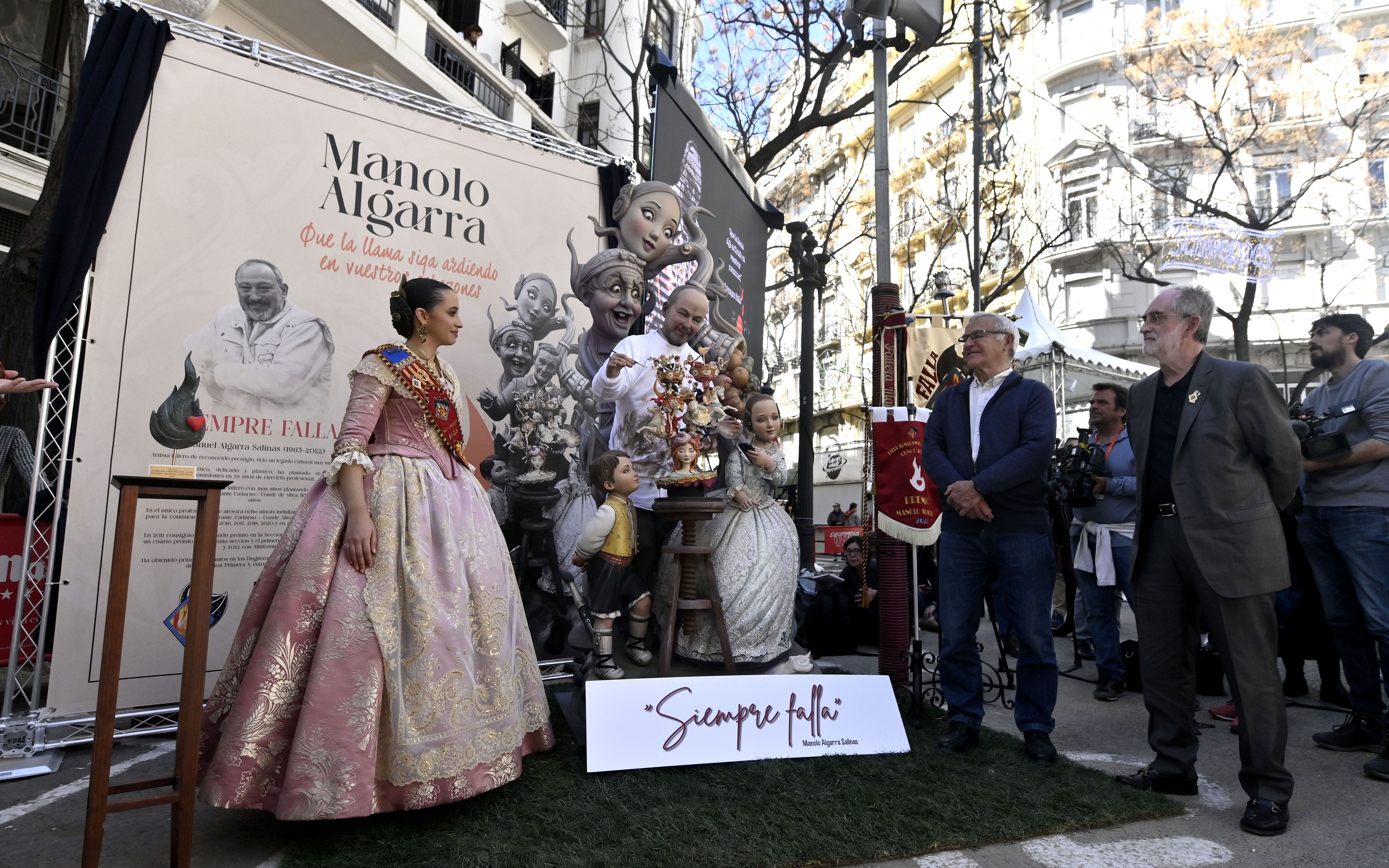 Homenaje al artista fallero Manuel Algarra