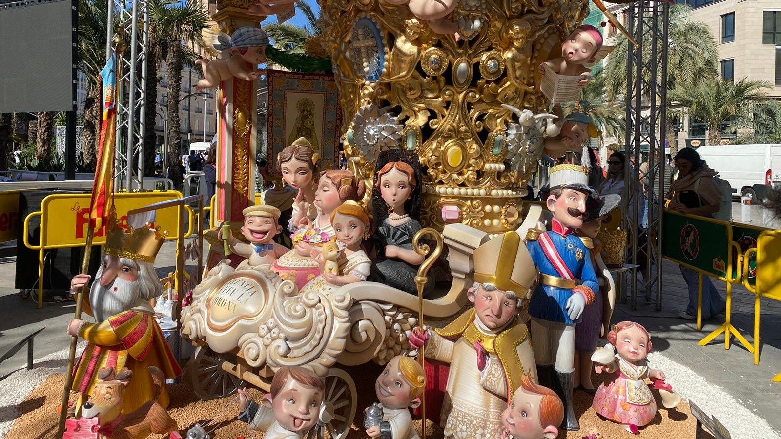 Falla infantil a la plaça de la Reina