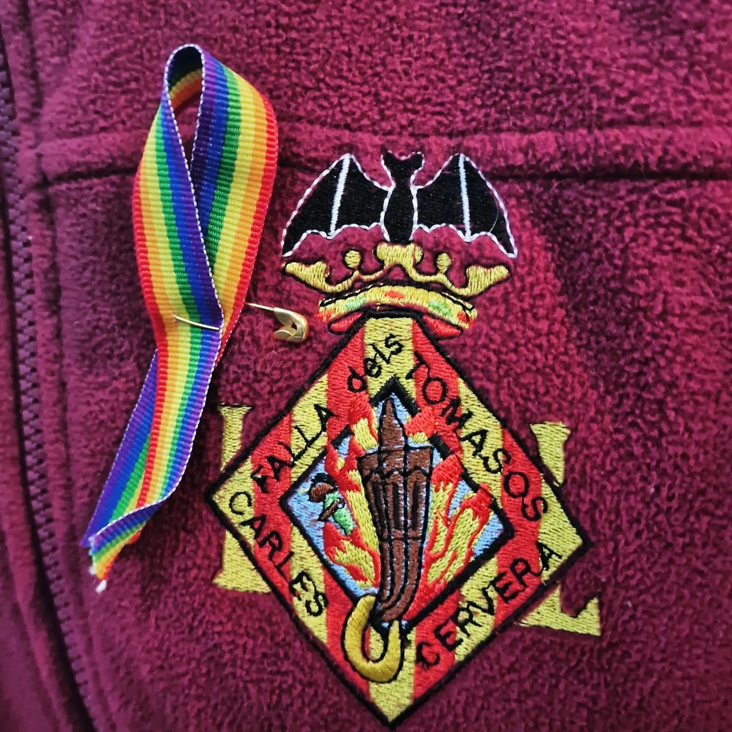 Llaç que portaran els membres de la falla Tomasos