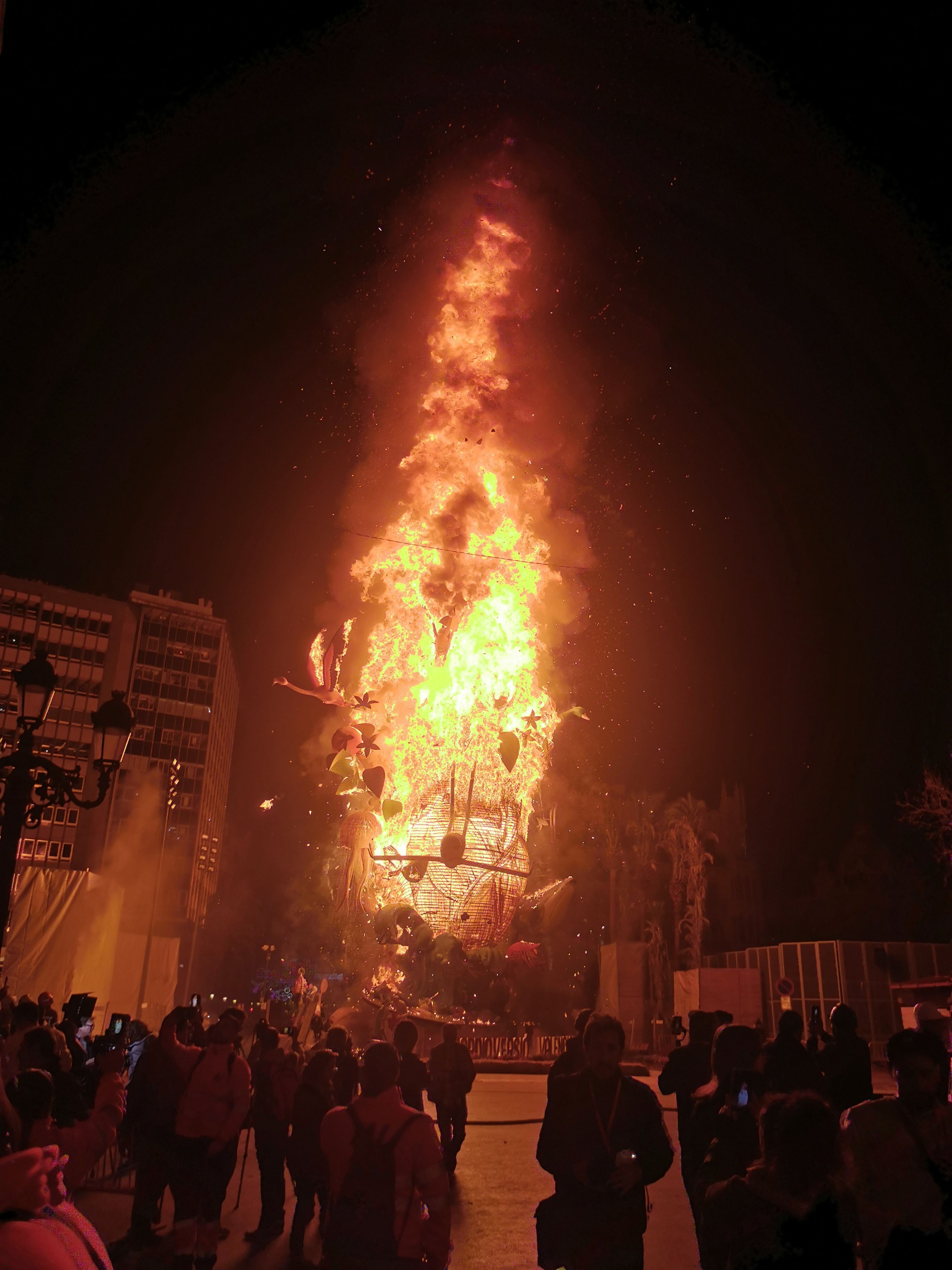 Així va ser la Cremà de la falla municipal de València 2023