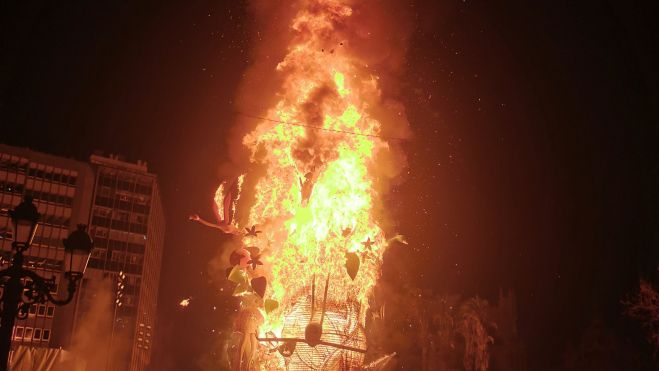 Así fue la Cremà de la falla municipal de València 2023 Así fue la Cremà de la falla municipal de València 2023