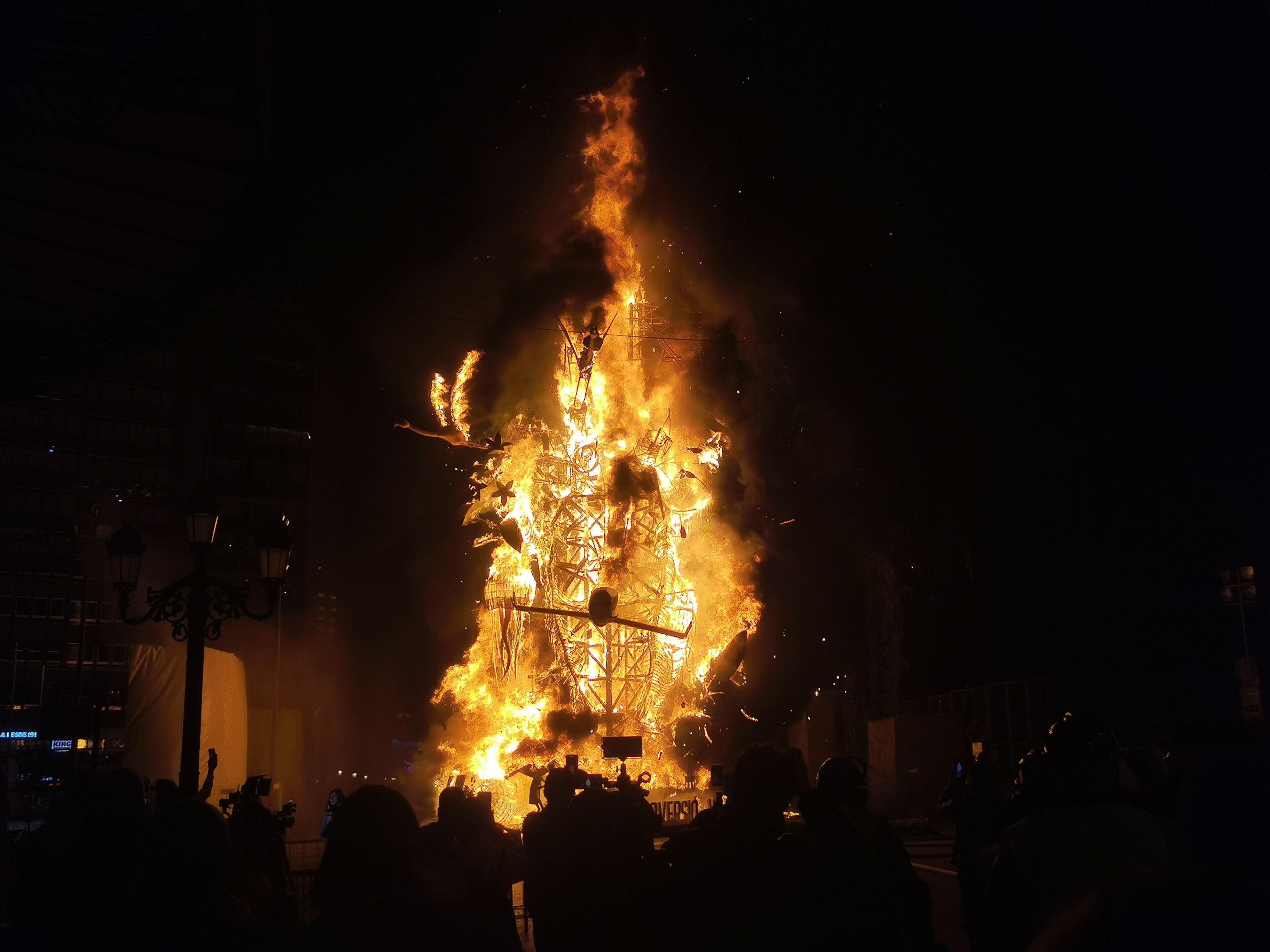 Així va ser la Cremà de la falla municipal de València 2023