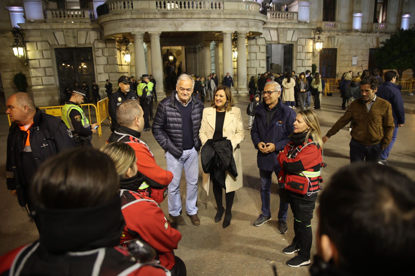 En la imagen aparecen personalidades del PP, como Catalá o Pons, bajo el Ayuntamiento de València