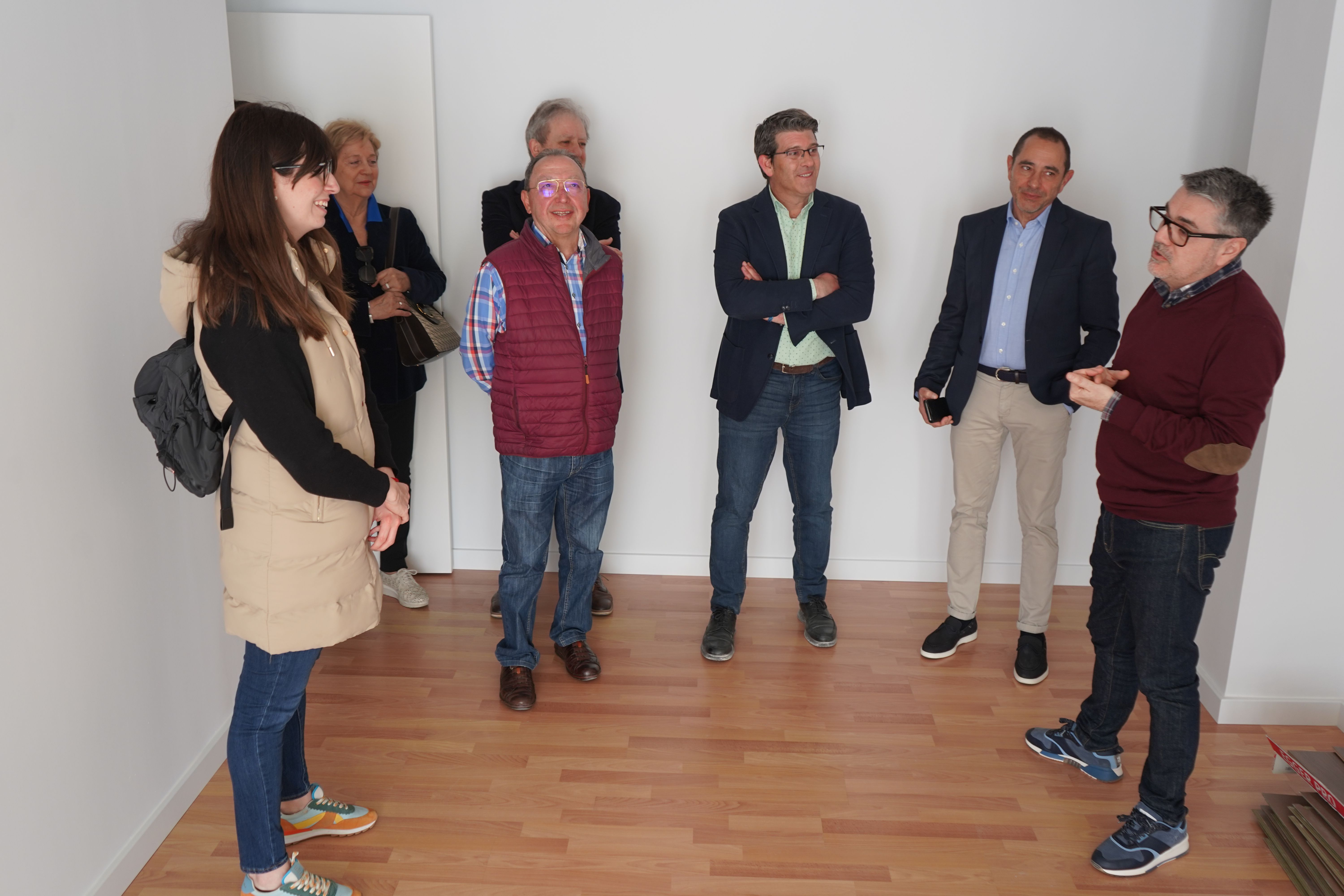 Les autoritats visiten la nova seu social d'ADIEM