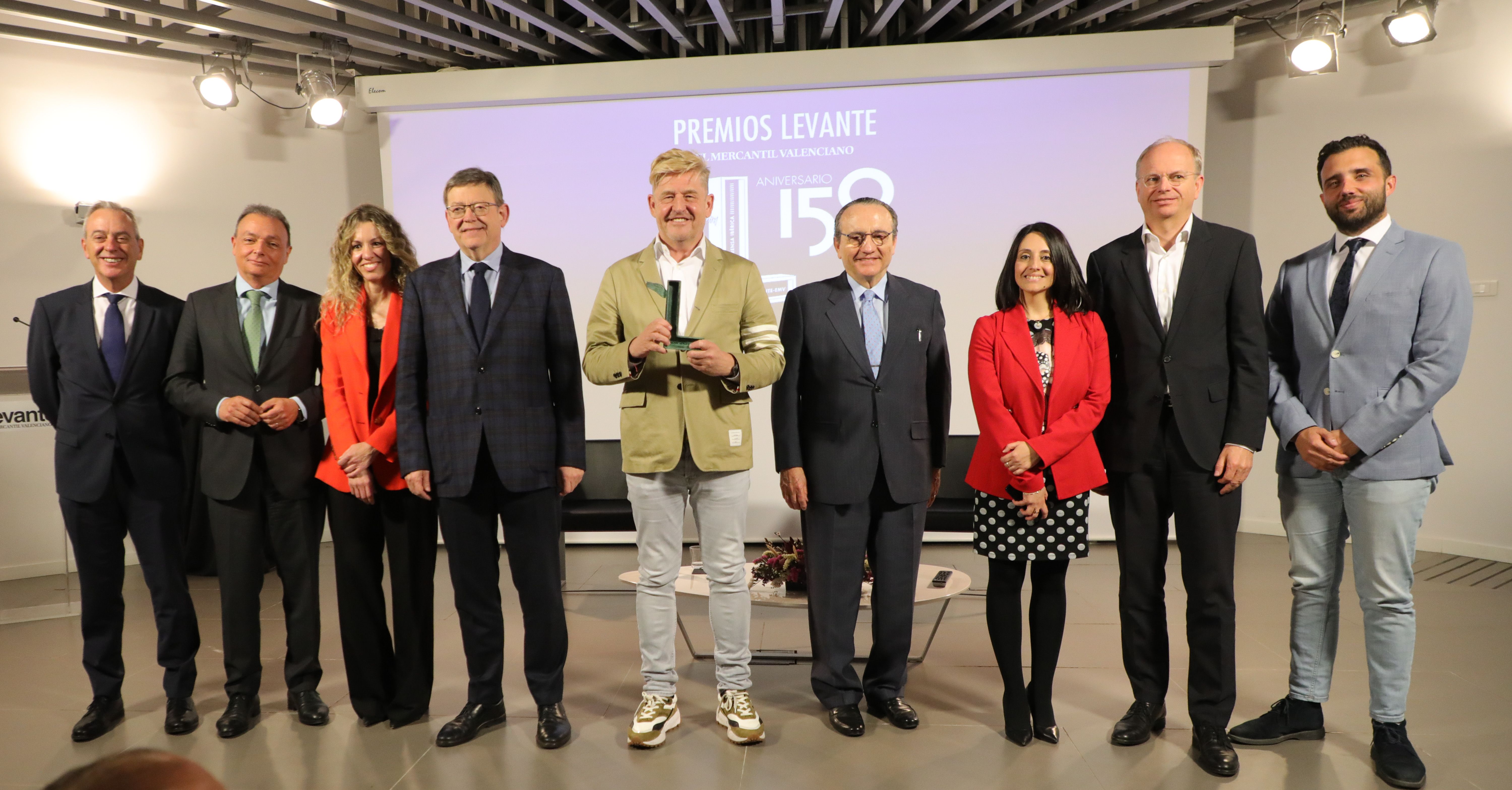 Entrega del Premio Economía de Levante EMV al CEO de Seat por el proyecto Future Fast Forward