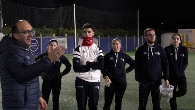Molines, amb un grup de jugadors en un entrenament de preparació per al Mundial - Fedpival