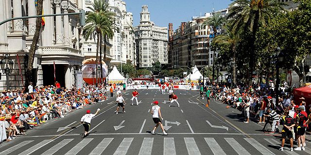 Partida internacional a la plaça de l'Ajuntament de València - CIJB