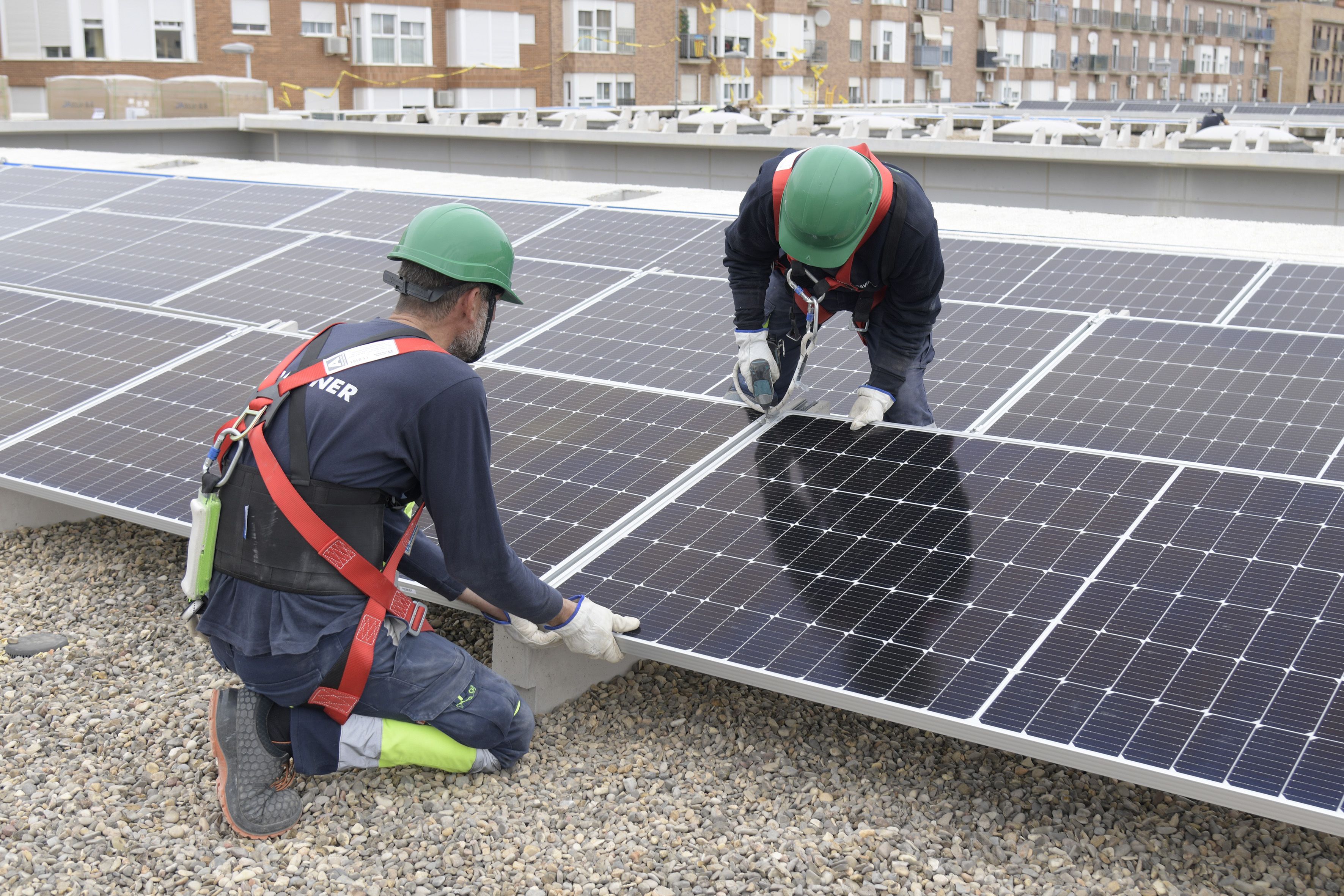Instal·lació de plaques a Paiporta