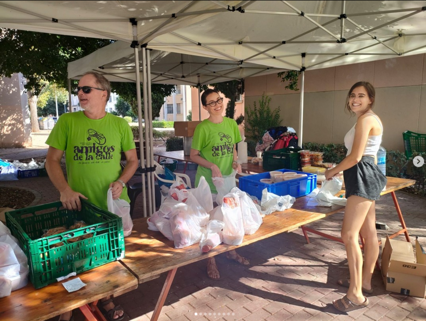 Preparación entrega de comida Asociación Amigos De La Calle