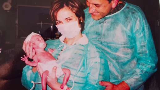 Diego, con sus padres Victoria y Pedro - Volea