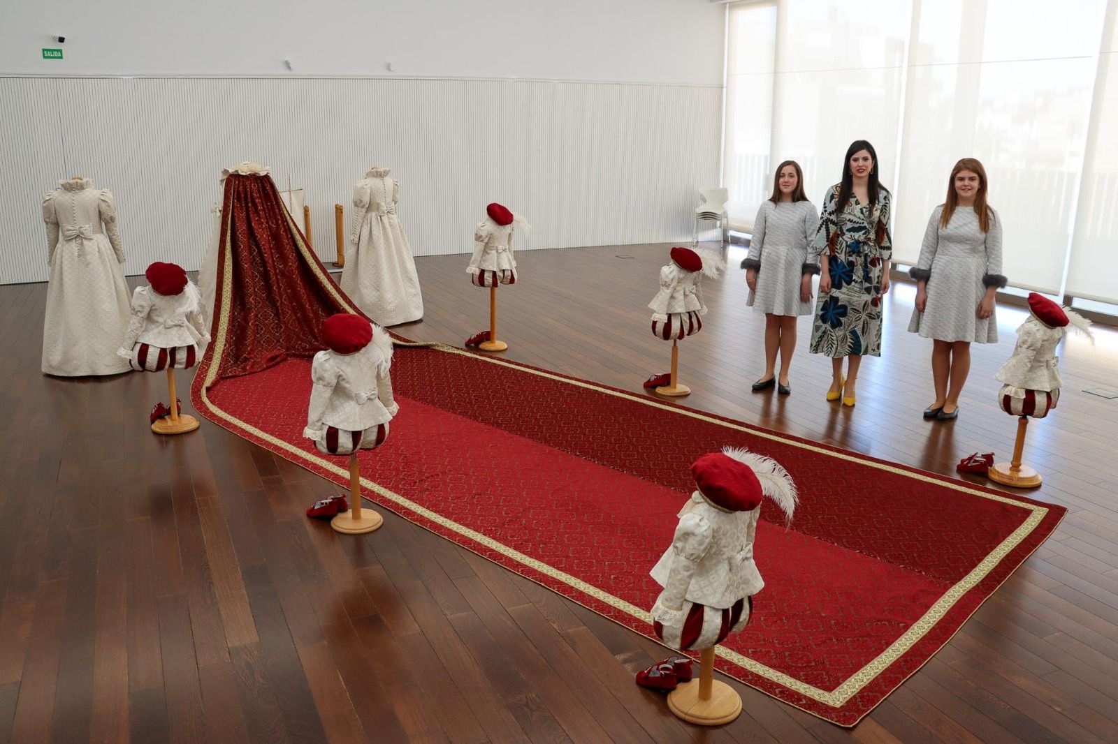 Exposición del traje de la Reina del Encuentro 2023 de Torrent