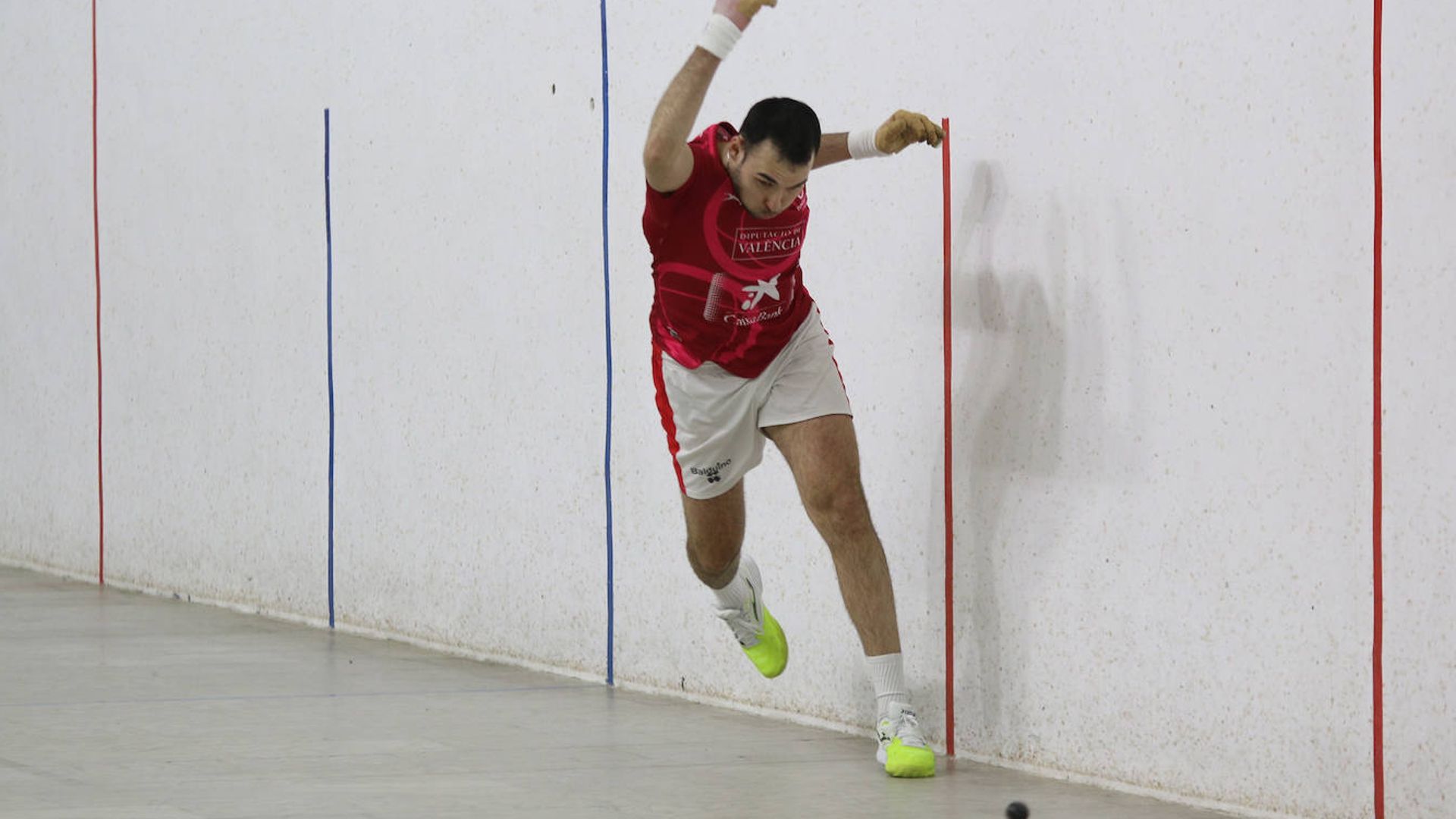 Paco Lorja, en una partida de la Lliga CaixaBank de raspall - Funpival