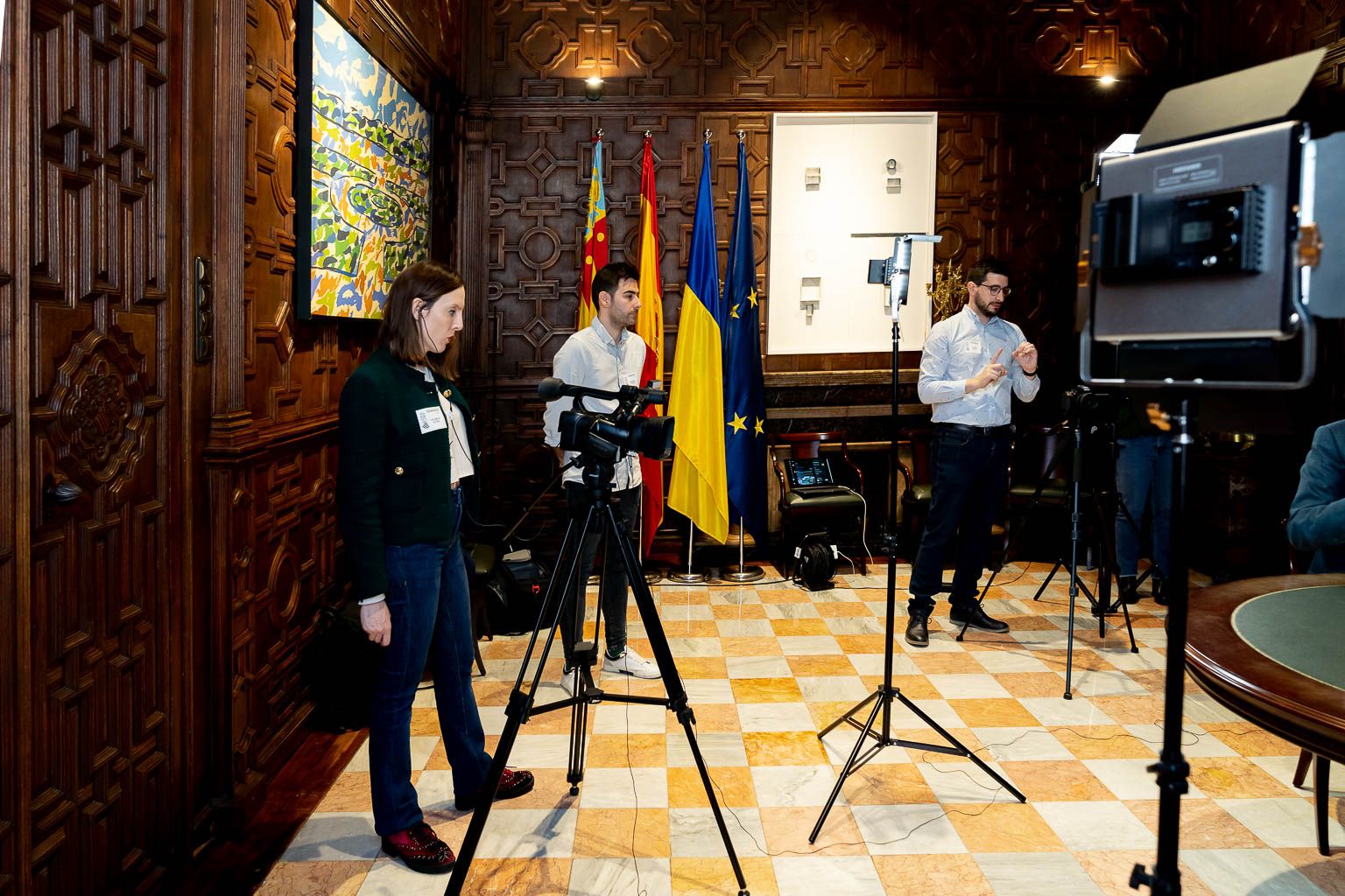 Equipo de València Extra en la entrevista a Ximo Puig. Imagen de Xisco Navarro