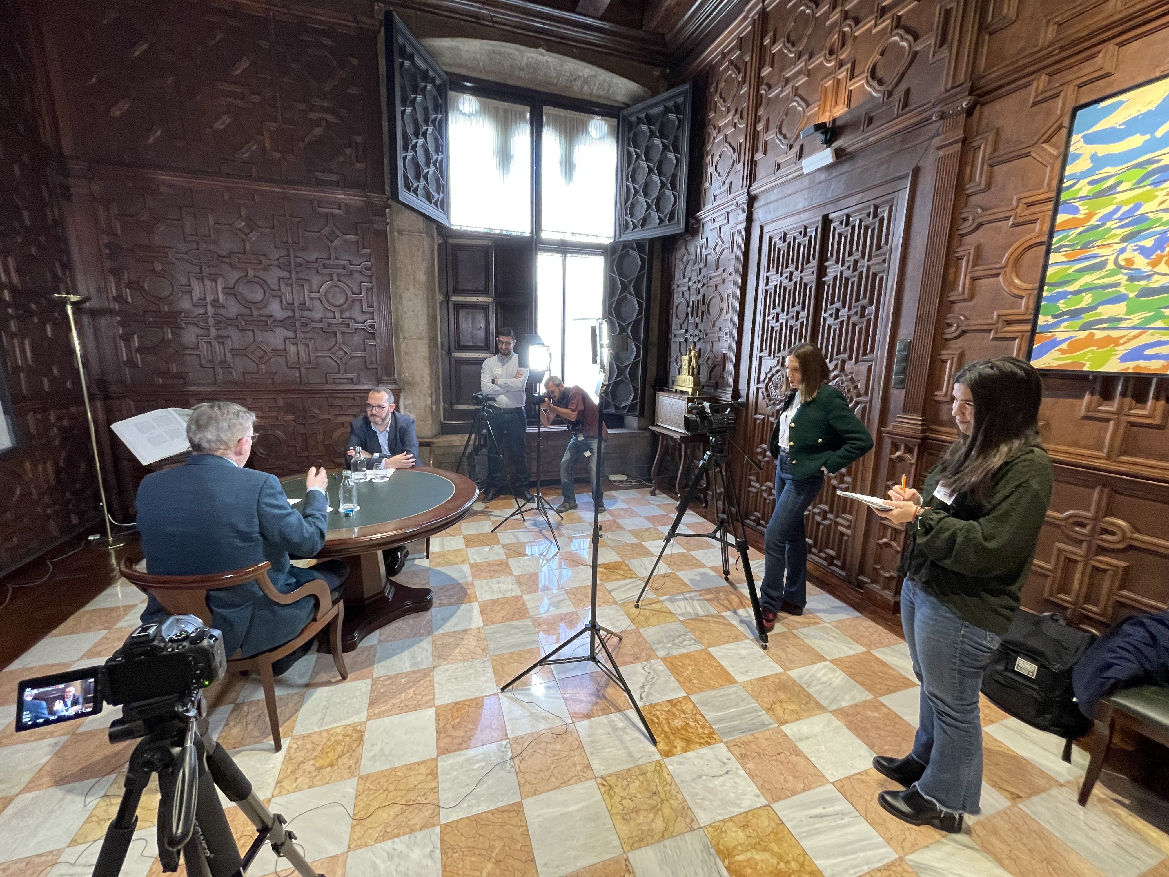 Equipo de València Extra en la entrevista a Ximo Puig