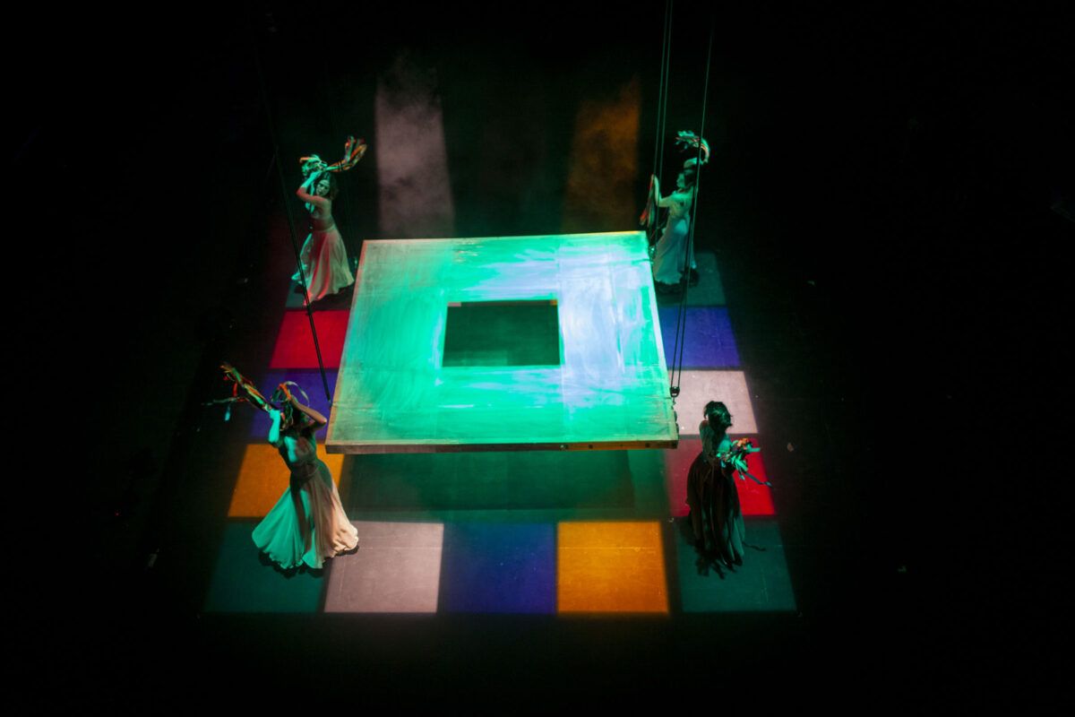 Una de las obras de Dansa València: 'Para cuatro jinetes' 