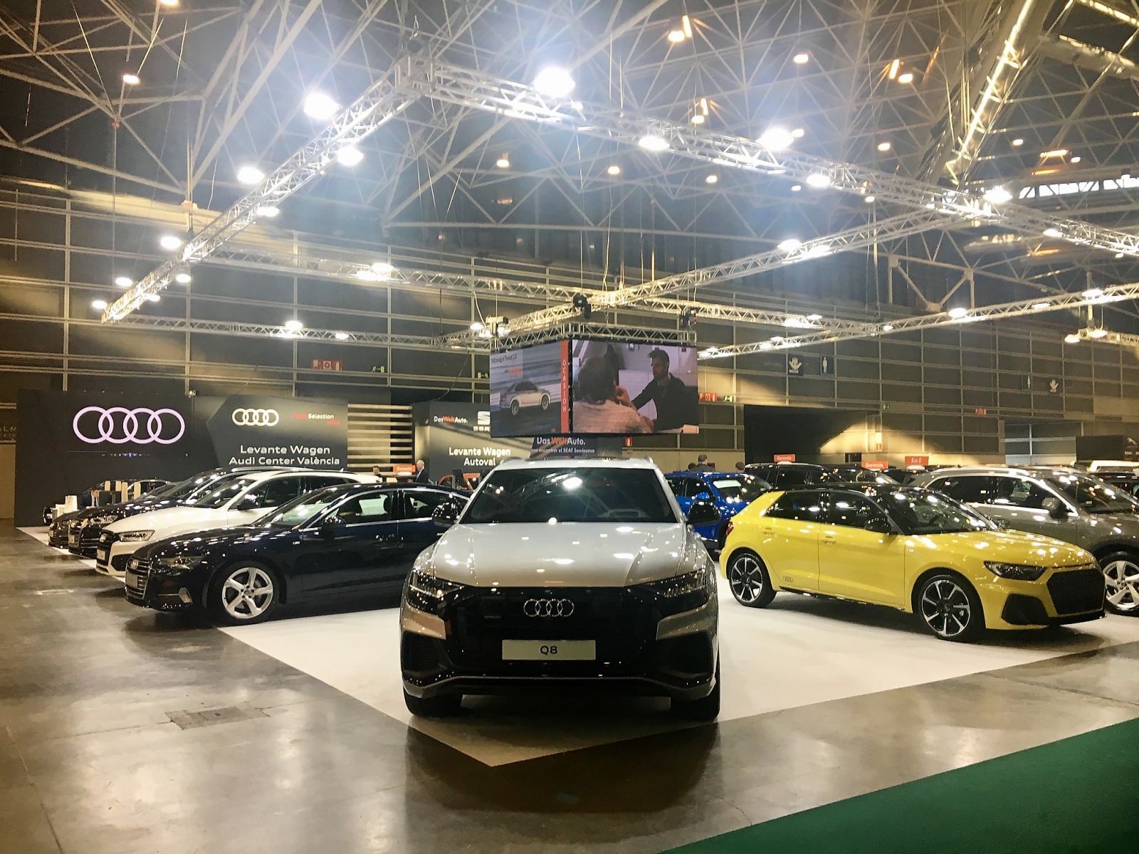 Vehicles exposats en la Fira del Automovil de València