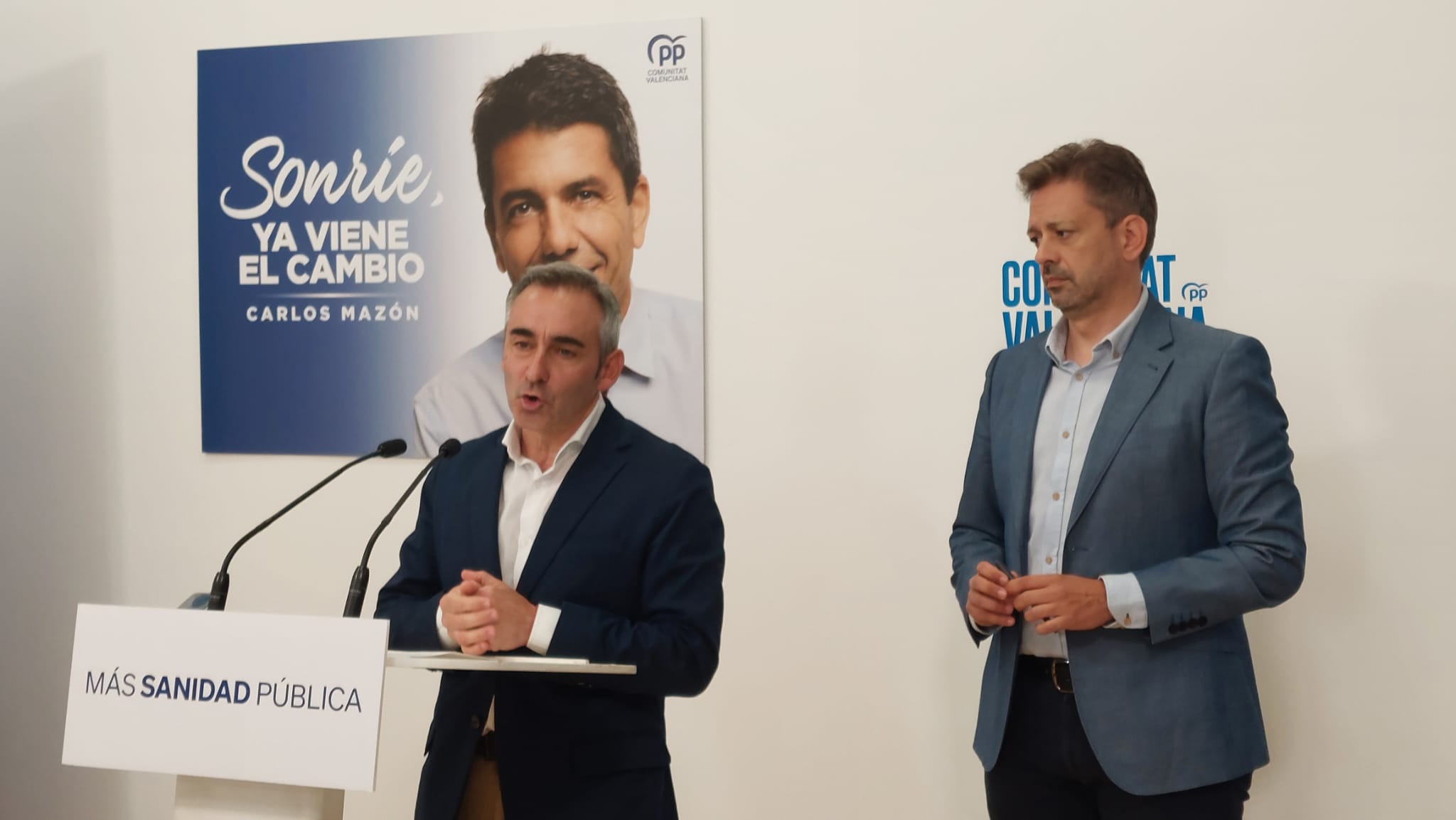 Miguel Barrachina, director de campaña del PPCV, y José Juan Zaplana, portavoz de Sanidad del grupo popular, en una rueda de prensa