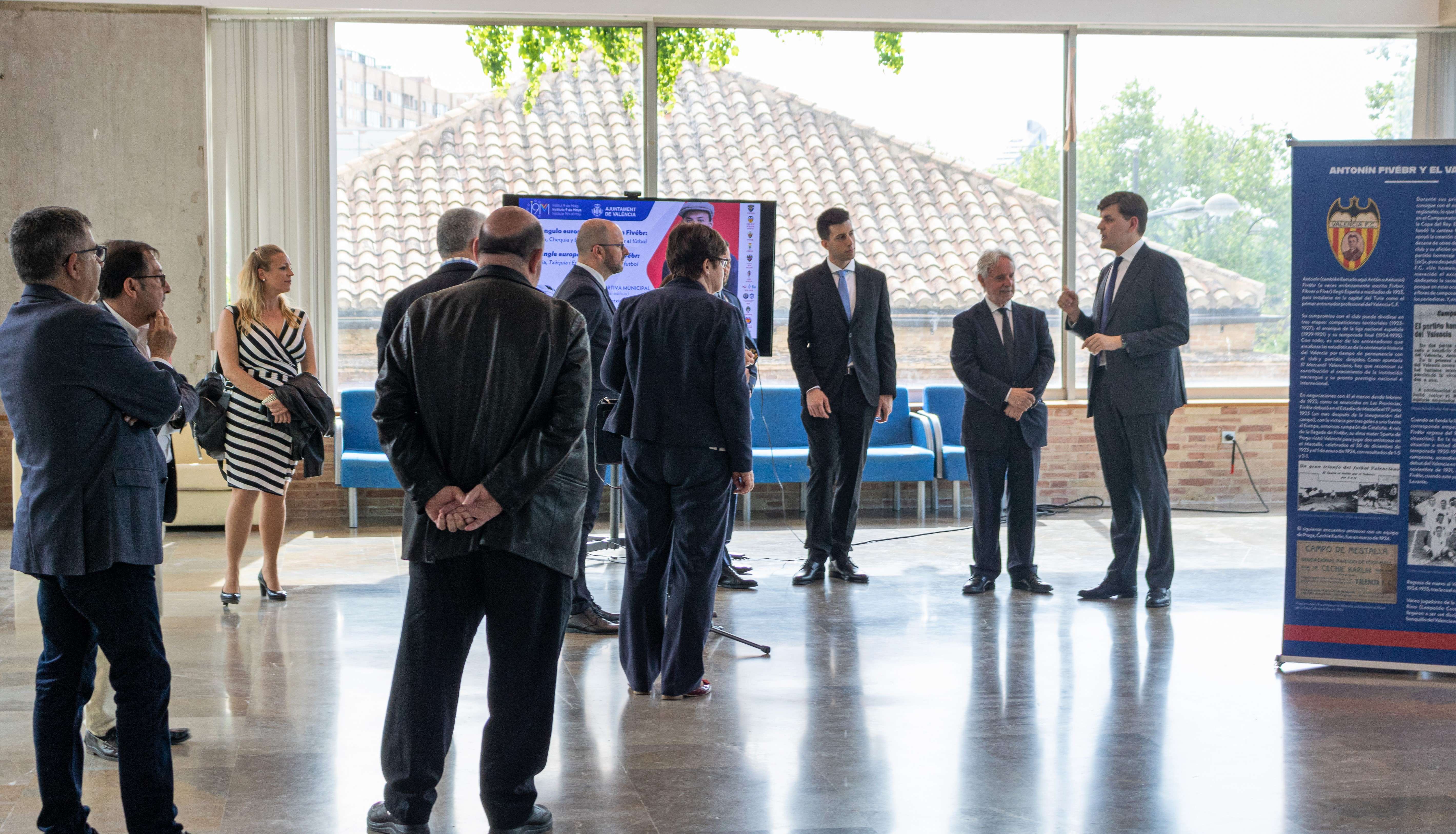 Exposición Antonín Fivebr