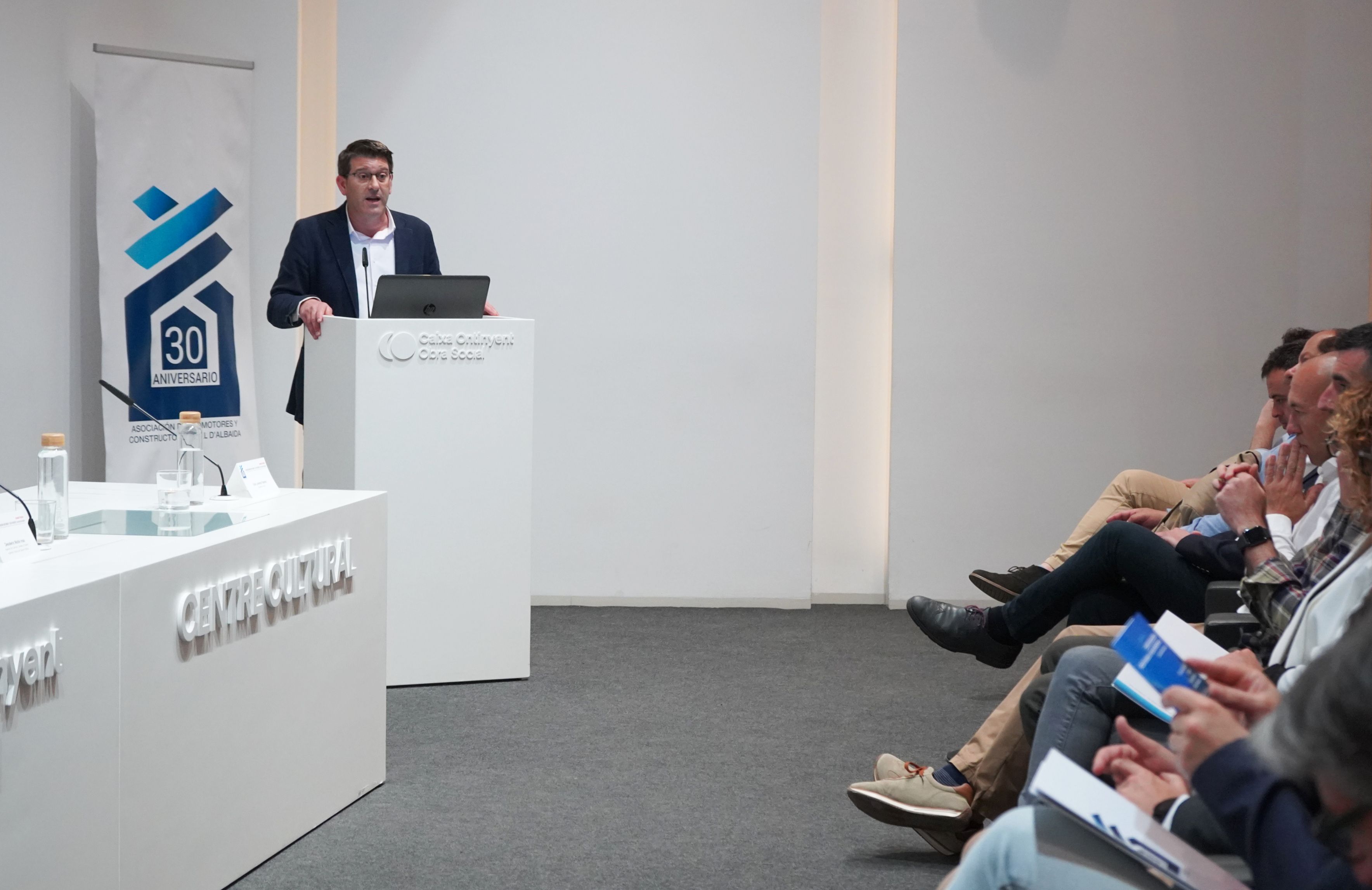 Jorge Rodríguez, alcalde d'Ontinyent, durant la presentació de la jornada "Construcció sostenible i eco-eficient, un repte de futur"