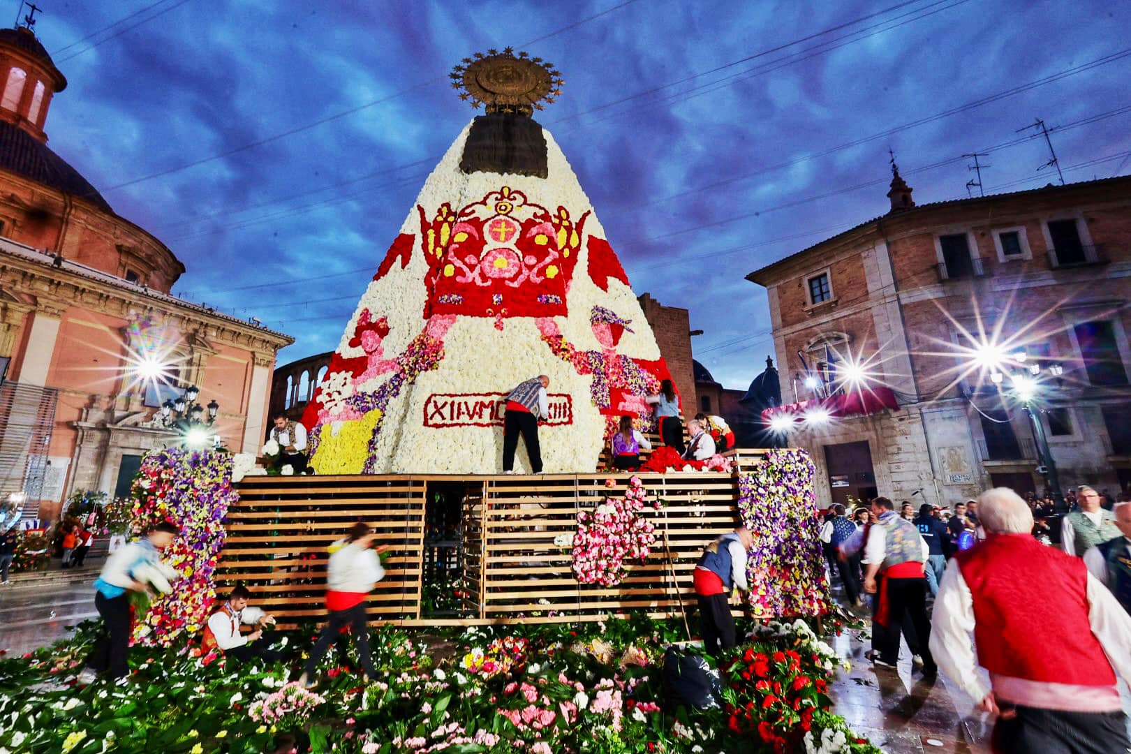 Manto de la Virgen durante la Ofrenda de las Fallas de València. Imagen: Junta Central Fallera