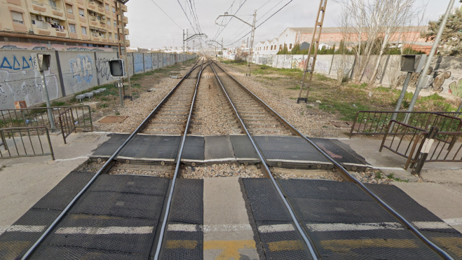 Paso a nivel de Alfafar, vía del tren entre Silla y València