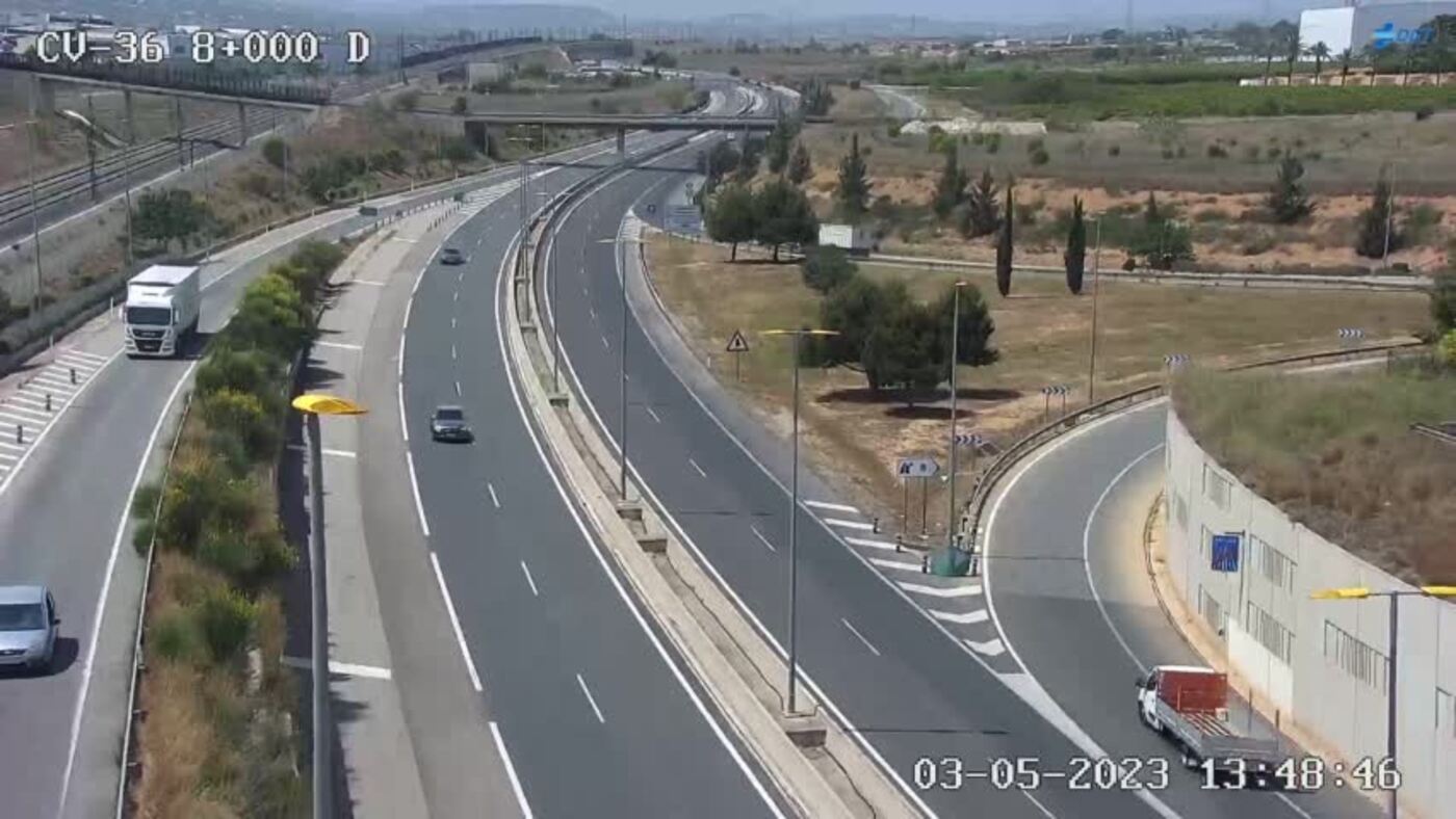 Carril derecho de la CV-36 vacío debido a que ha sido cortado