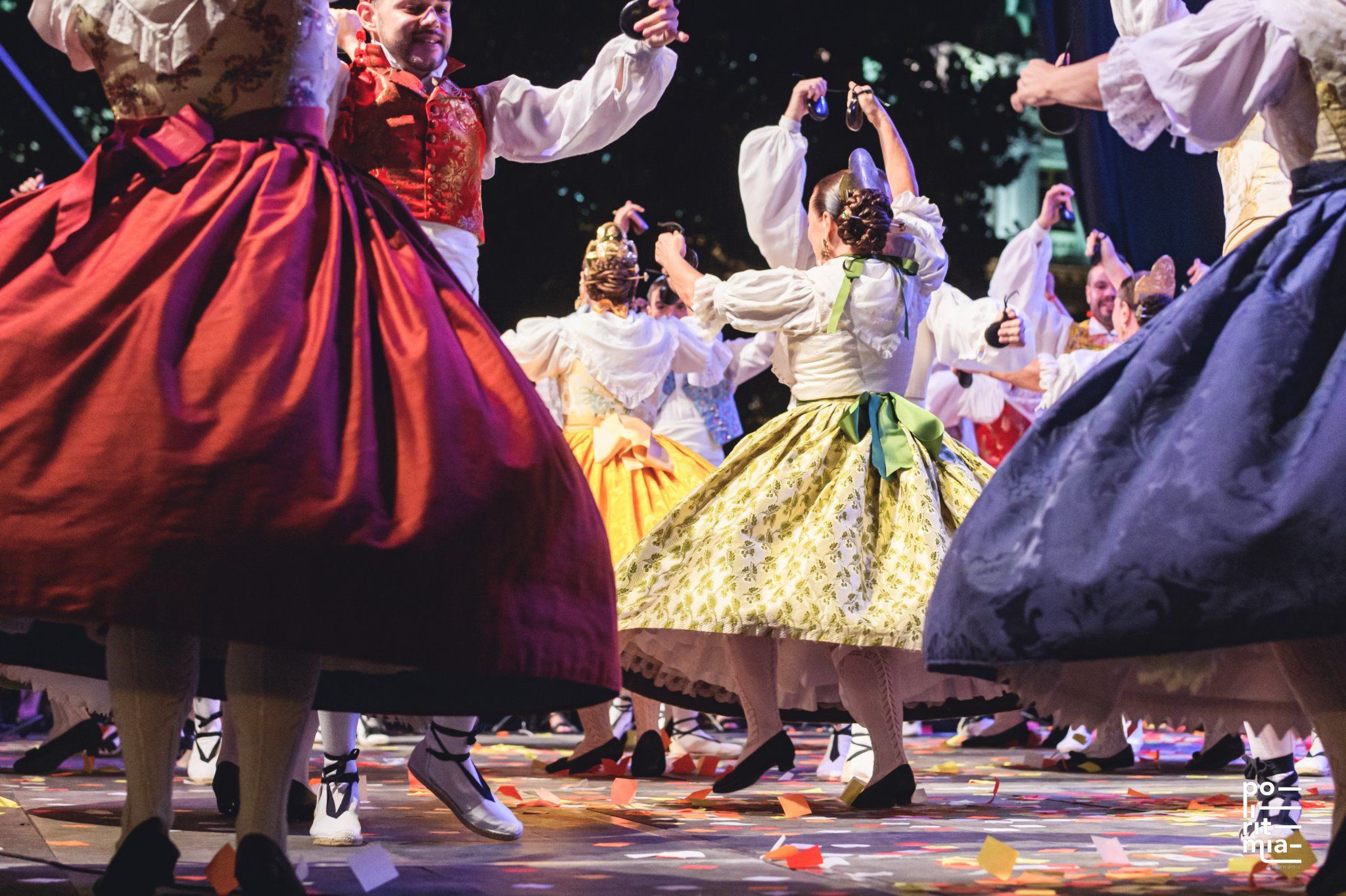 Espectacle de folklore. Imatge de POLIRITMIA - Facebook Grup de Balls Populars, Les Folies de Carcaixent