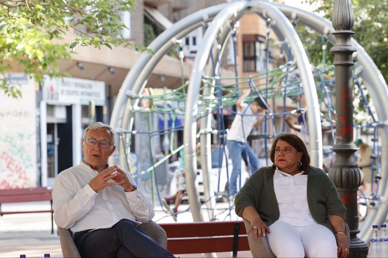 Joan Ribó en un acte amb migrants a València.