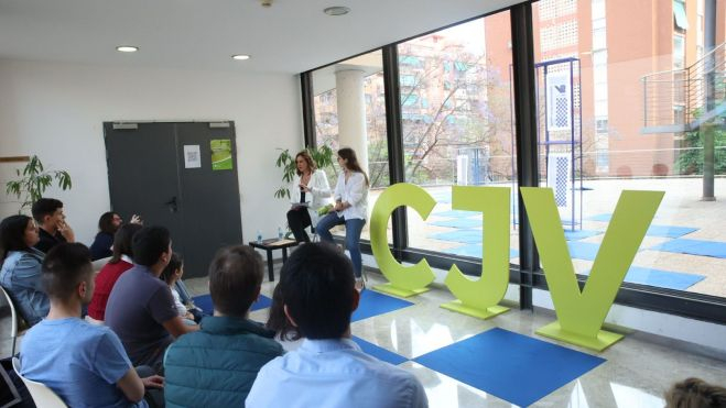 Reunión de Maria José Catalá con representantes del Consell de la Joventut de València 