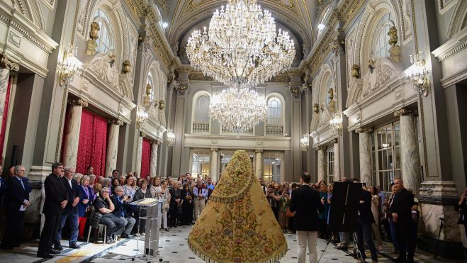 Mantell aniversari coronació Mare de Déu Desemparats 