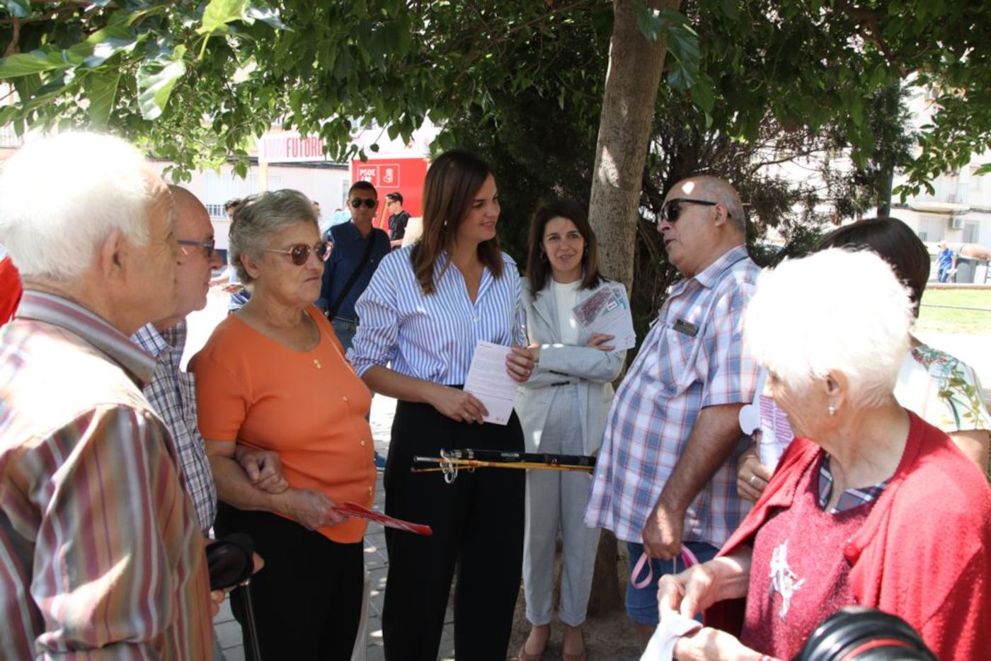 Sandra Gómez ha presentat el pla per a la Malva-rosa als veïns i veïnes
