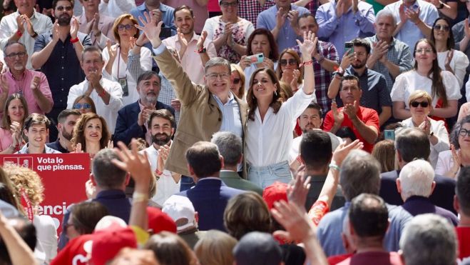 Ximo Puig i Sandra Gómez durant l'acte central de campanya del PSPV-PSOE