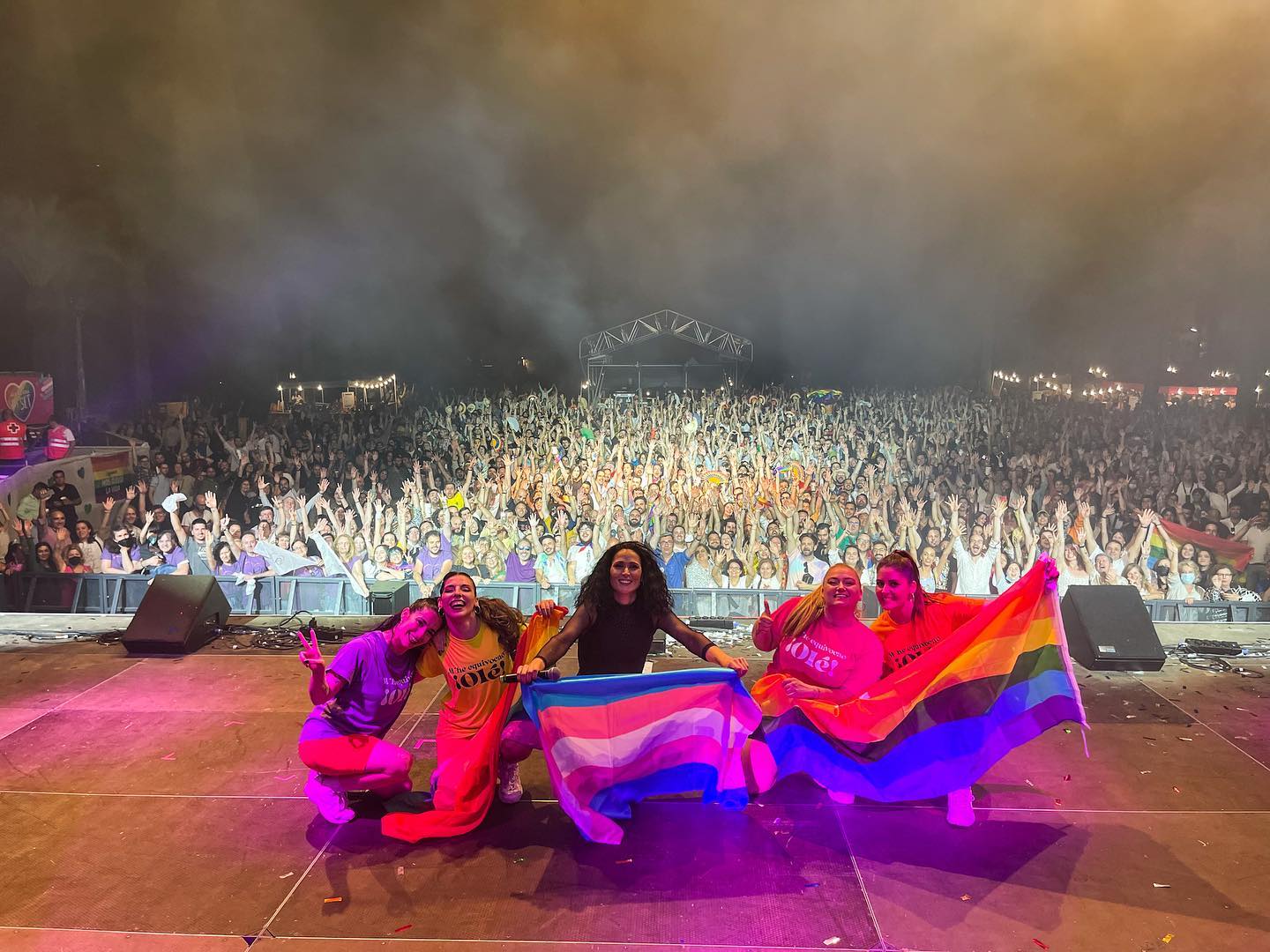 La cantant Rosa López, fent costat al col·lectiu LGTBIQ+, en un concert