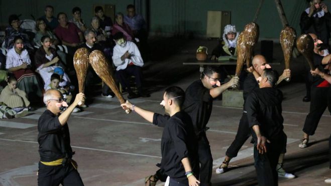 Un momento de la representación del Ball de Torrent Un momento de la representación del Ball de Torrent