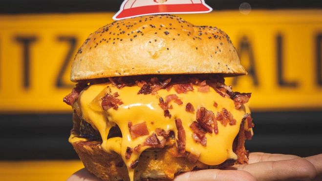 Una hamburguesa que participa en The Champions Burger Una hamburguesa que participa en The Champions Burger