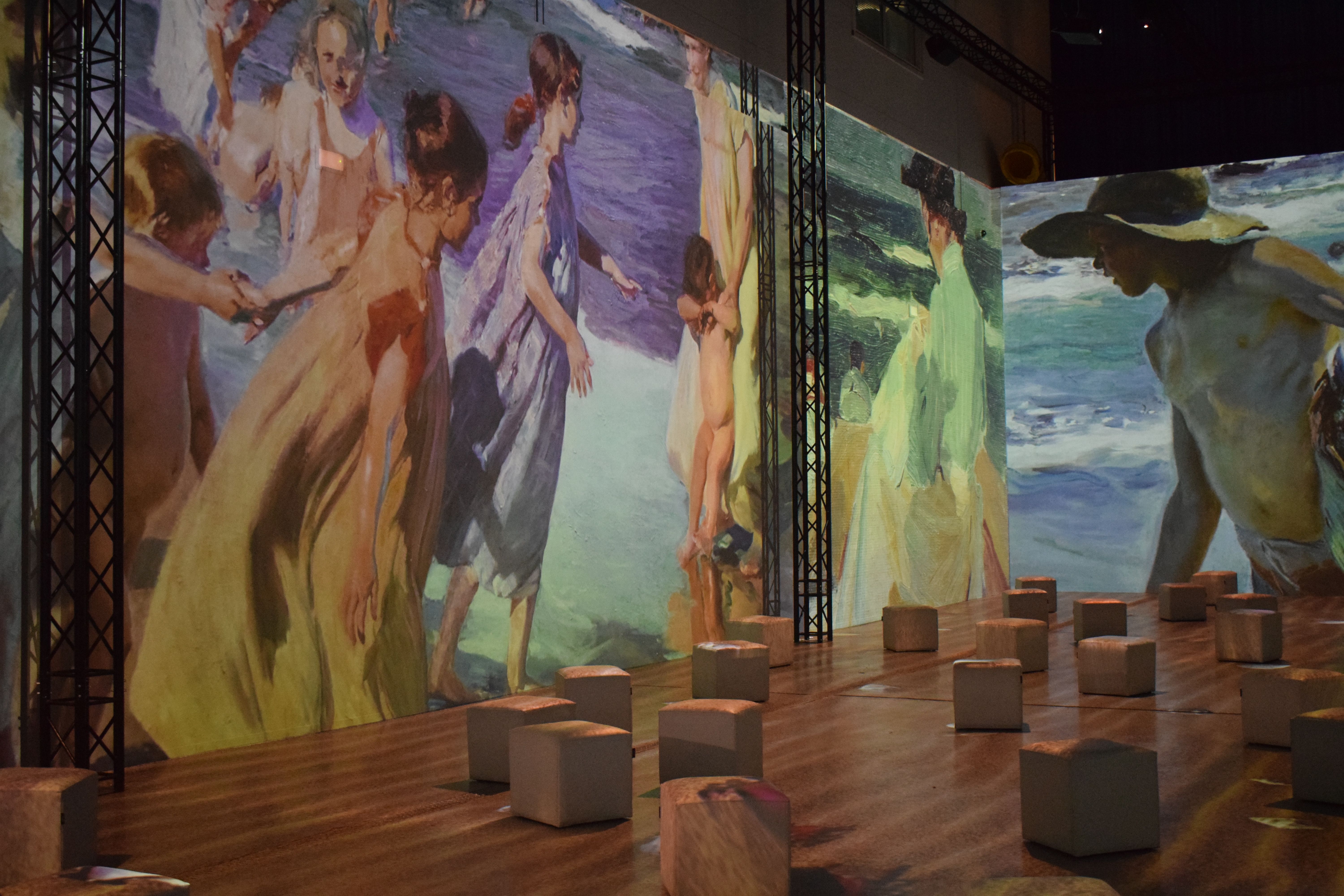 Sala de proyecciones de la exposición