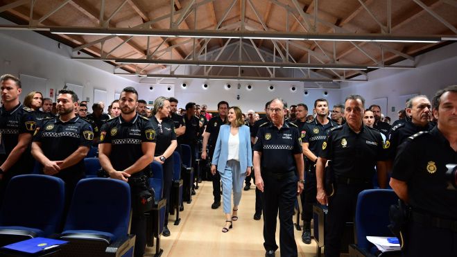 L'alcaldessa de València visita la Central de la Policia Local 