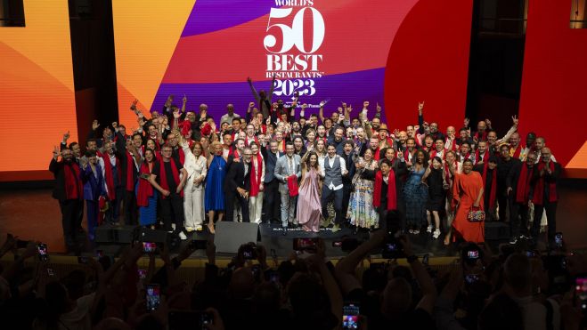 Foto de familia en la gala de 'The World's 50 Best Restaurants' en València