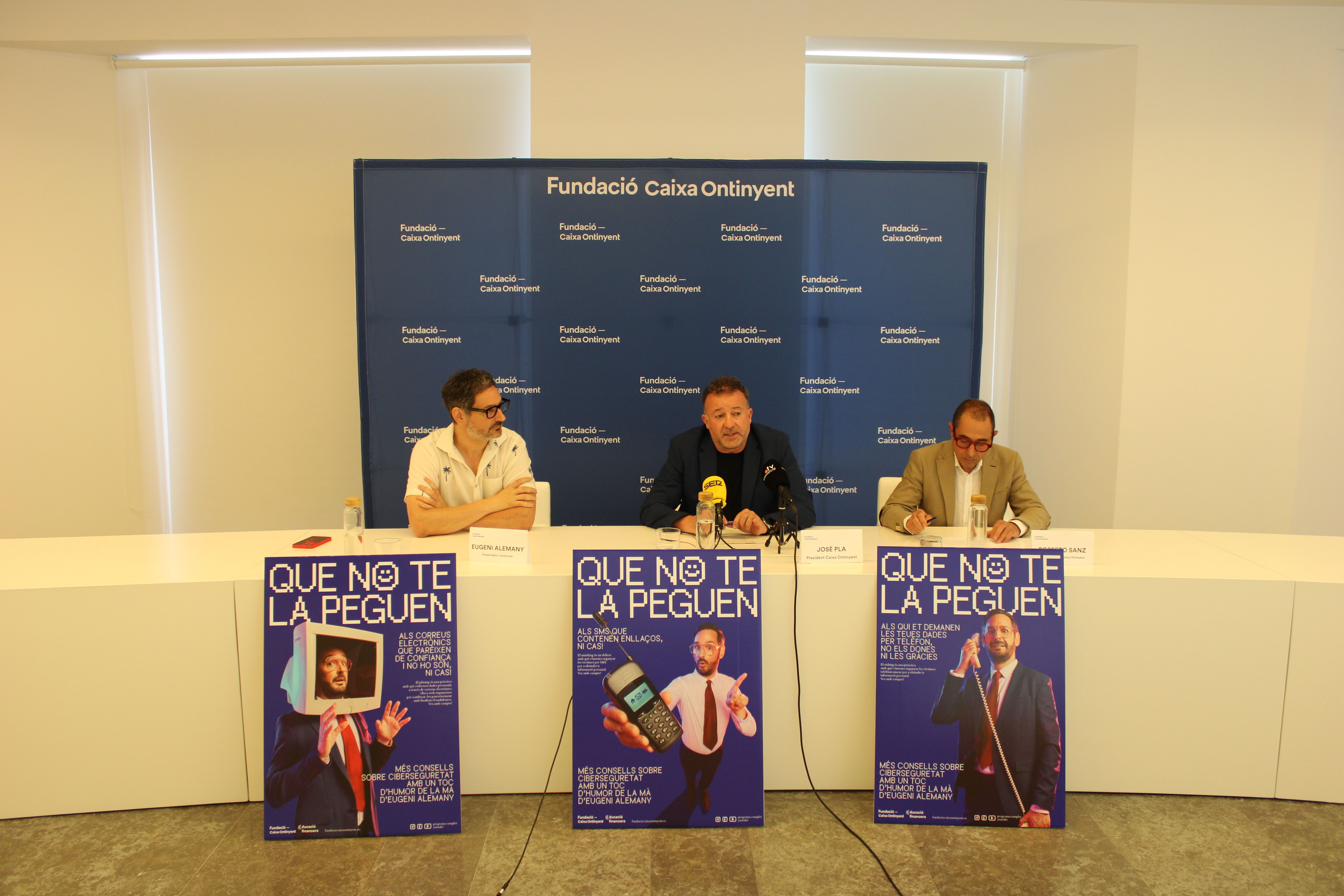 Eugeni Alemany, José Pla y Roberto Sanz presentan la iniciativa contra los ciberfraudes de Caixa Ontinyent