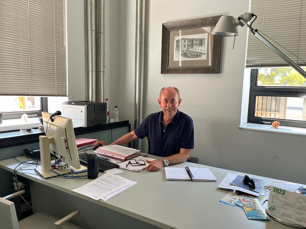 El alcalde de Massanassa, Paco Comes, en su despacho 