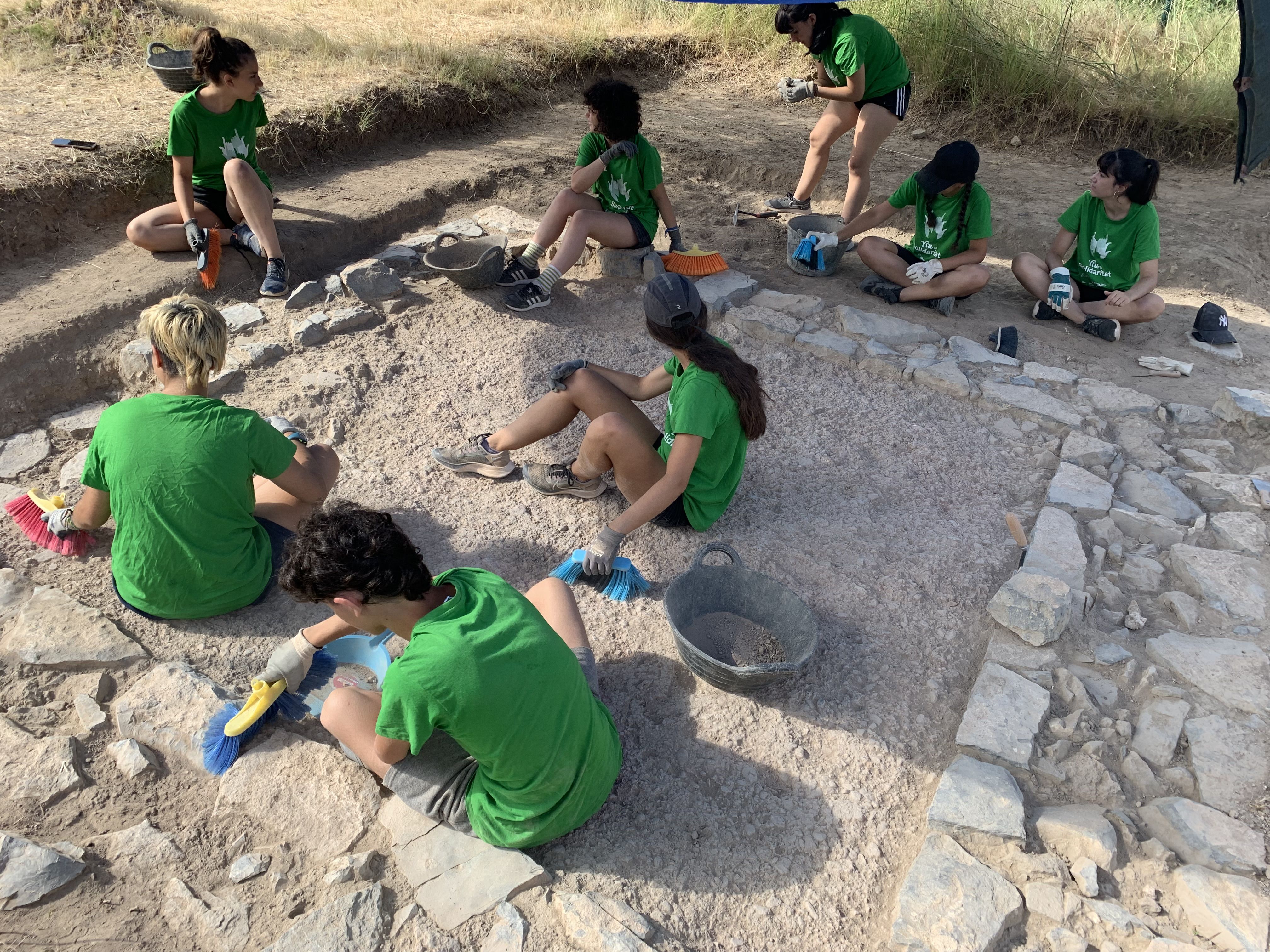 Alguns participants dels camps de voluntariat ‘Viu la solidaritat’ de l'IVAJ