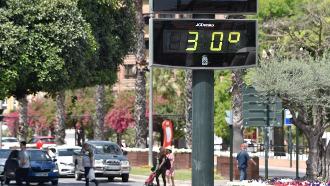 Un termòmetre marca 30 graus de temperatura