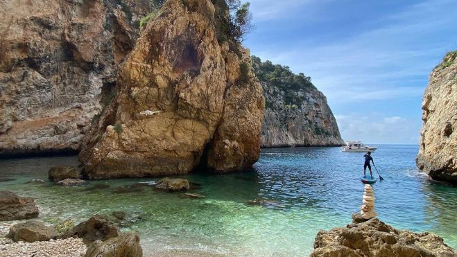 Panorámica de la cala En Caló (Jávea)