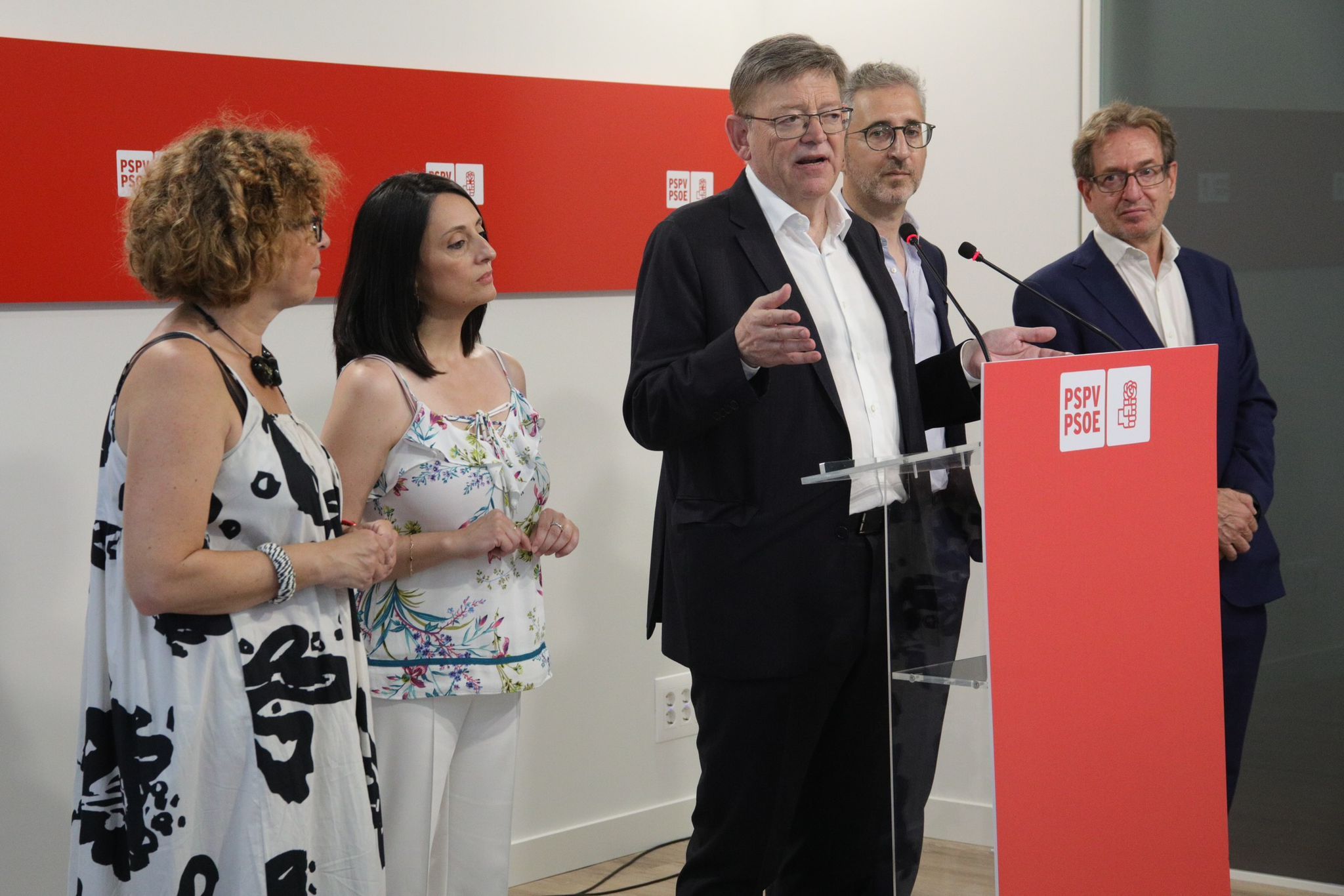 El expresident Ximo Puig y parte de su equipo