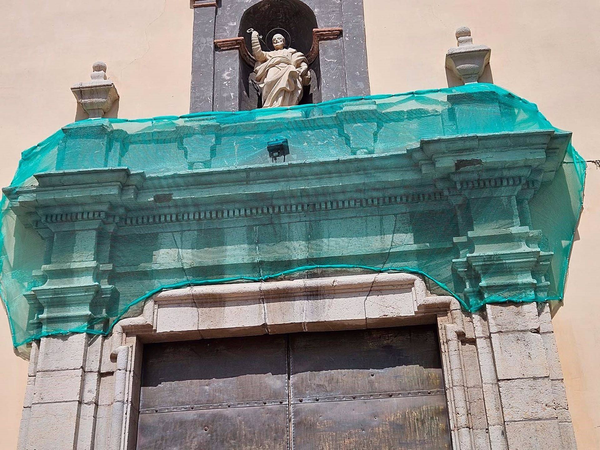 Desprendimientos de la cornisa de la parroquia de San Pedro Apóstol de Canet d’en Berenguer