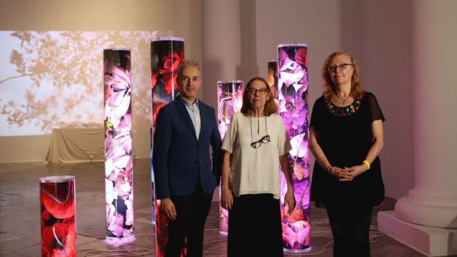 José Luis Pérez Pont, director del Centre del Carme; Paloma Navares, artista contemporània i Margarita Aizpuru, comissària de l'exposició 'Dualidades del ser'