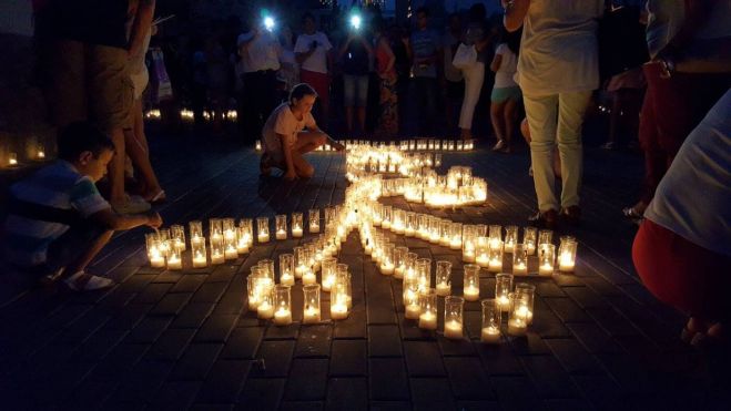 Encendido de las velas en Titaguas (Imagen: Facebook)
