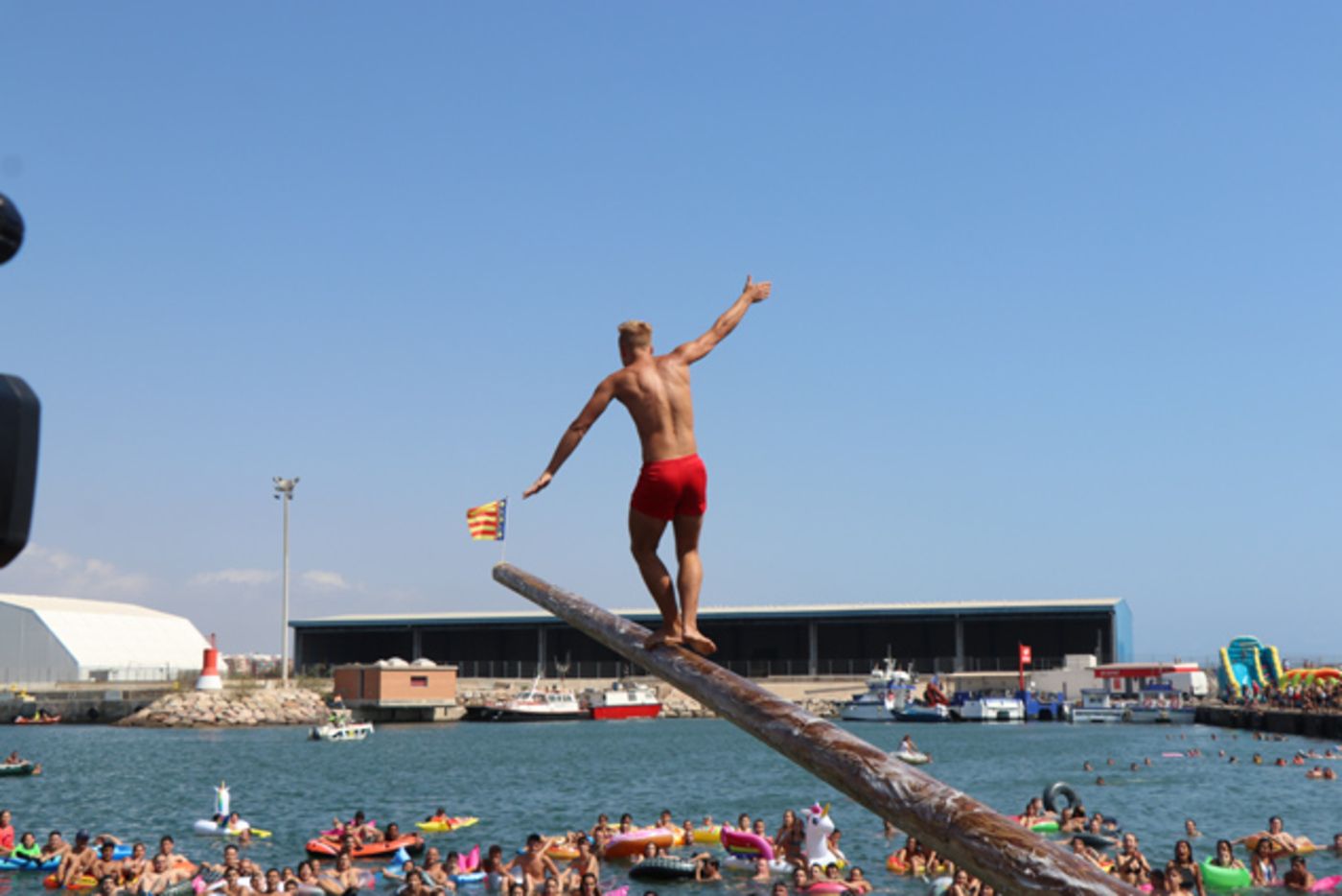 Las cucañas marítimas se celebran dentro de las fiestas de Port de Sagunt (Imagen: Ayuntamiento de Sagunt) Las cucañas marítimas se celebran dentro de las fiestas de Port de Sagunt (Imagen: Ayuntamiento de Sagunt)