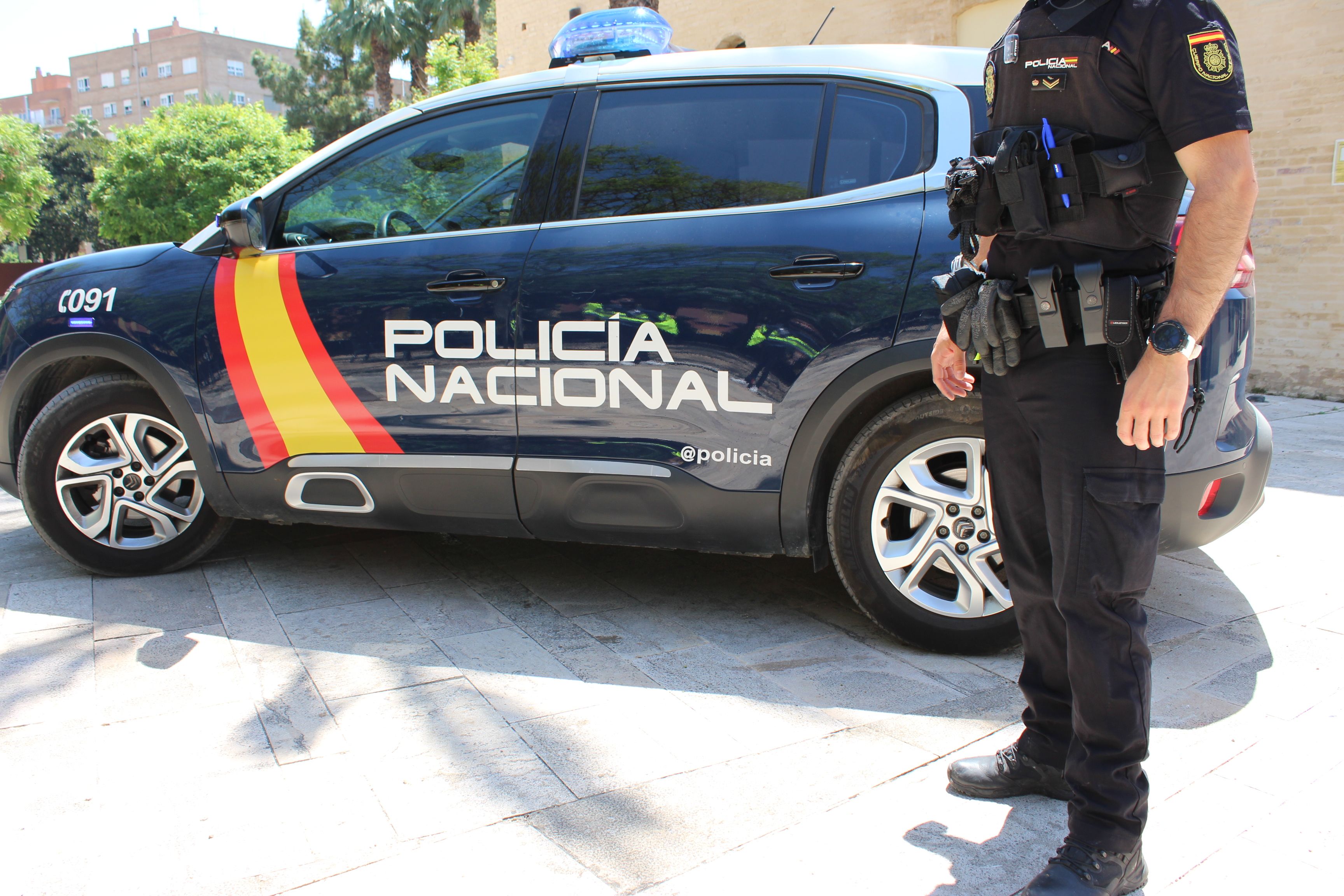 Un agente de Policía Nacional