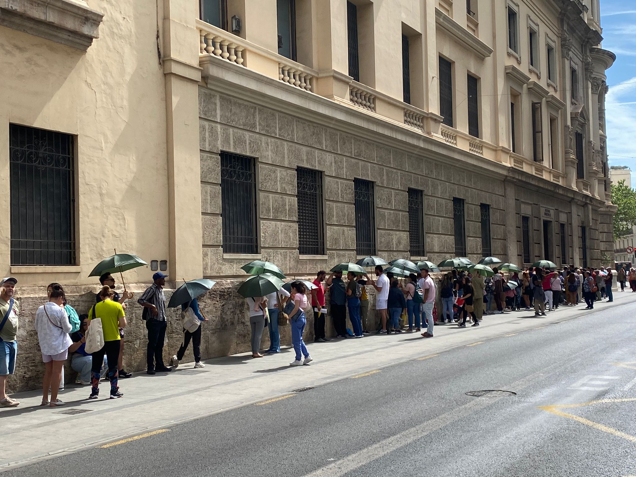 Colas en la oficina del Padró del Ayuntamiento de València (Imagen: PPCV)
